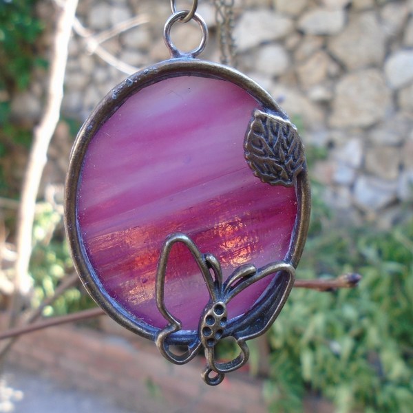 Ροζ κολιέ πεταλούδα - handmade, vintage, γυαλί, charms, ορείχαλκος, διπλής όψης, δώρο, βιτρώ, χειροποίητα, romantic, κοντά, κρεμαστά, μενταγιόν - 5