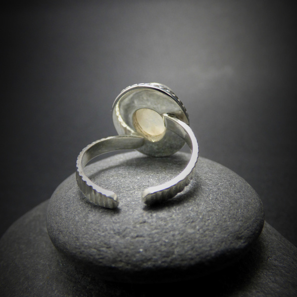 " Magic Moonstone ring " - Xειροποίητο επάργυρο δαχτυλίδι με Φεγγαρόπετρα! - ημιπολύτιμες πέτρες, ημιπολύτιμες πέτρες, chic, handmade, βραδυνά, fashion, vintage, κλασσικό, design, ιδιαίτερο, μοναδικό, μοντέρνο, γυναικεία, καλοκαίρι, sexy, ανοιξιάτικο, σύρμα, επάργυρα, φεγγάρι, donkey, δαχτυλίδι, δαχτυλίδια, χειροποίητα, romantic, απαραίτητα καλοκαιρινά αξεσουάρ, must αξεσουάρ, κλασσικά, γυναίκα, boho, ethnic - 3