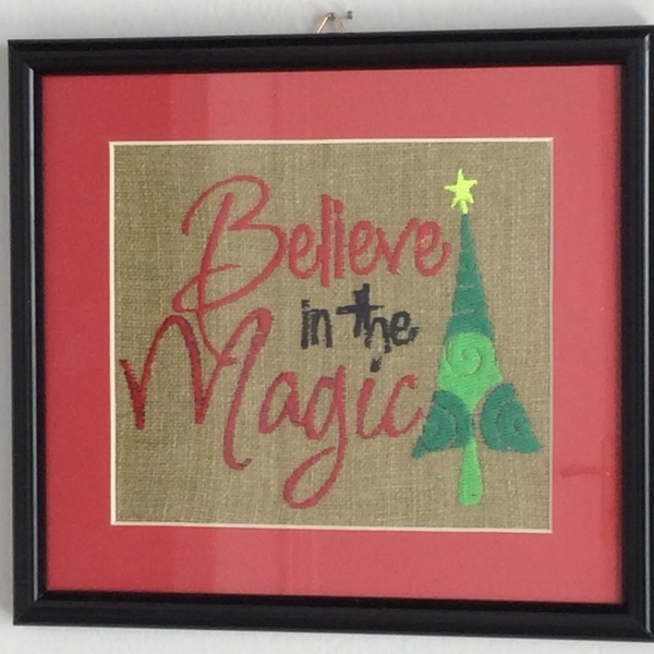Believe in the magic..Κάδρο με κέντημα! - ύφασμα, διακοσμητικό, ξύλο, πίνακες & κάδρα, δέντρα, αγάπη, κορδόνια, δωράκι, χριστουγεννιάτικο, χριστουγεννιάτικο δέντρο