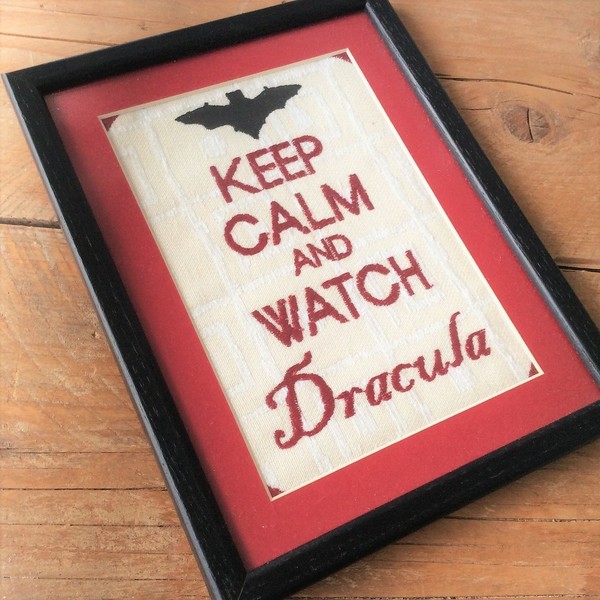 Keep Calm and Watch Dracula..Κάδρο με κέντημα! - ύφασμα, διακοσμητικό, ξύλο, πίνακες & κάδρα, σπίτι, αγάπη, κορδόνια, δωμάτιο, δωράκι, ξύλινο, πρωτότυπα δώρα, Black Friday - 2