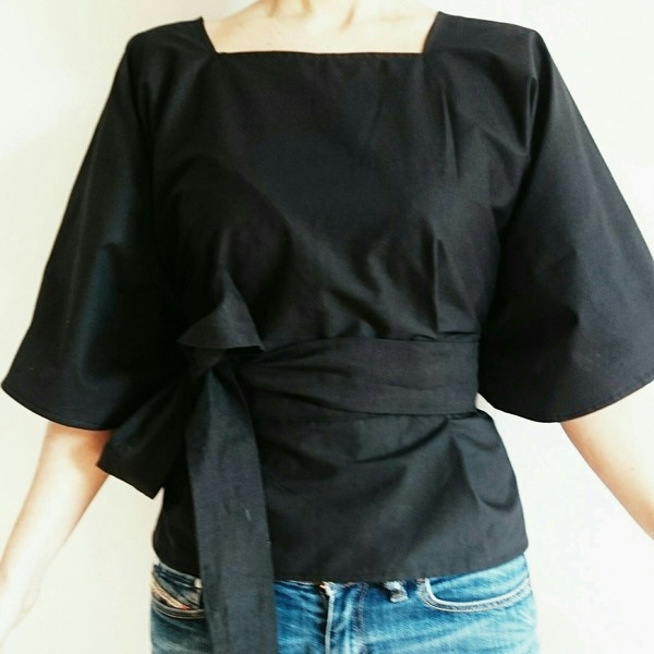Μαύρο Jijibobo μπλουζάκι με δέσιμο στη μέση - μακρυμάνικες