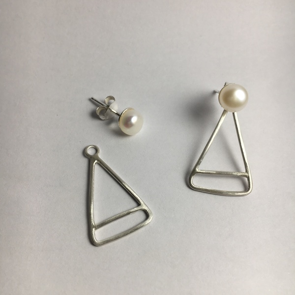 Σκουλαρίκια ασημένια με μαργαριτάρι και τρίγωνο μοτίβο - μαργαριτάρι, μαργαριτάρι, ασήμι 925, σκουλαρίκια, γεωμετρικά σχέδια, χειροποίητα, ασημένια, πέρλες - 2