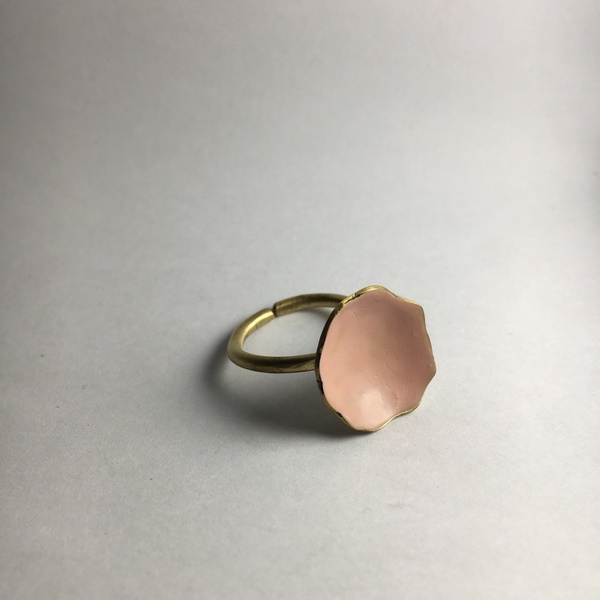 Δαχτυλίδι χειροποίητο ορειχάλκινο με ροζ σμάλτο - μονόχρωμες, μοντέρνο, ορείχαλκος, ακρυλικό, δαχτυλίδι, χειροποίητα - 2
