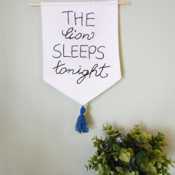Banner διακοσμητικο The lion sleeps tonight - κεντητά, διακοσμητικό, κορίτσι, αγόρι, τσόχα, decor, τοίχου, κορδόνια, βρεφικά, κρεμαστά - 2