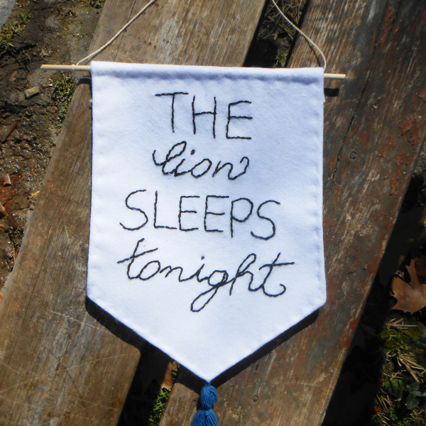 Banner διακοσμητικο The lion sleeps tonight - κεντητά, διακοσμητικό, κορίτσι, αγόρι, τσόχα, decor, τοίχου, κορδόνια, βρεφικά, κρεμαστά - 3