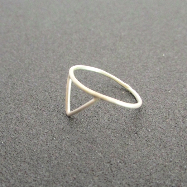 Ασημένιο δαχτυλίδι, τρίγωνο - ασήμι 925, δαχτυλίδι, γεωμετρικά σχέδια, καθημερινό, minimal, ασημένια, μικρά, δώρα για γυναίκες - 2