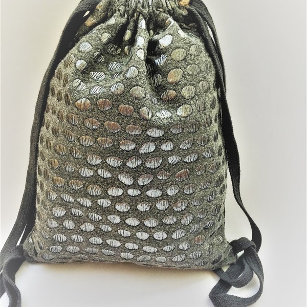Backpack γκρί με ασημί πουά - μαλλί, ύφασμα, fashion, στυλ, σακίδια πλάτης, τσάντα, βελούδο, κορδόνια, elegant