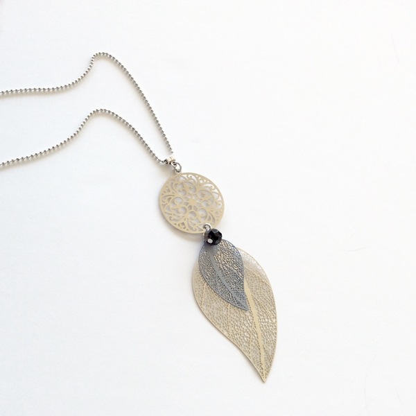 Κολιέ με στρογγυλό φιλιγκρί και φύλλα - Necklace with round filigree and leaves - ορείχαλκος, κρύσταλλα, φύλλο