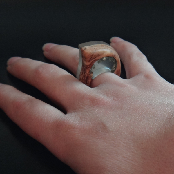 Ξύλινο Δαχτυλίδι Διπλής όψης (ελιά-ρητίνη) - statement, ξύλο, χρυσό, ρητίνη, δαχτυλίδι, σταθερά, μεγάλα - 5