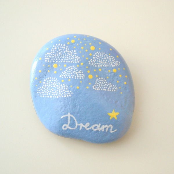 Διακοσμητική πέτρα με την επιγραφή "Dream" - διακοσμητικό, ζωγραφισμένα στο χέρι, πέτρα, διακόσμηση, ακρυλικό, χειροποίητα, είδη διακόσμησης, διακοσμητικές πέτρες