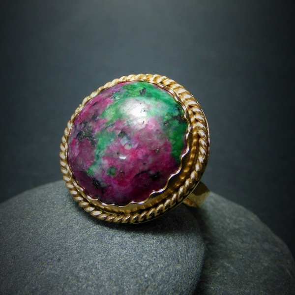 " Gold Ruby Zoisite " - Χειροποίητο επίχρυσο δαχτυλίδι με ημιπολυτιμο λίθο Ρουμπίνι σε Ζοϊσίτη! - ημιπολύτιμες πέτρες, ημιπολύτιμες πέτρες, chic, handmade, βραδυνά, fashion, καλοκαιρινό, vintage, κλασσικό, design, ιδιαίτερο, μοναδικό, μοντέρνο, γυναικεία, καλοκαίρι, επιχρυσωμένα, επιχρυσωμένα, sexy, ανοιξιάτικο, χειμωνιάτικο, donkey, χειροποίητα, romantic, απαραίτητα καλοκαιρινά αξεσουάρ, must αξεσουάρ, κλασσικά, γυναίκα, boho, ethnic - 2