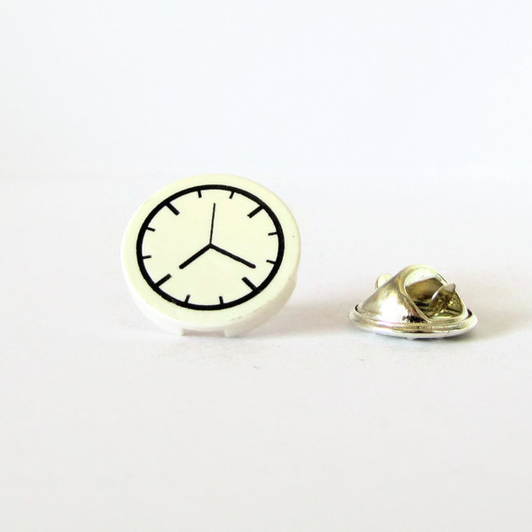 Καρφίτσα - Pin με σχέδιο Ρολόι! - handmade, μοναδικό, μοντέρνο, στρογγυλό, πλαστικό, ρολόι, χειροποίητα, δωράκι, είδη δώρου, birthday, unisex