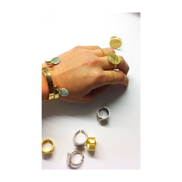 Εντυπωσιακό αυξομειούμενο δαχτυλίδι απο σφυρήλατο επιχρυσωμένο μπρούντζο με σχήμα νόμισμα δίσκο 2εκ. Σε χρυσό χρώμα - statement, chic, επιχρυσωμένα, δαχτυλίδι, εντυπωσιακό, minimal, must, boho, μπρούντζος, μεγάλα, αυξομειούμενα - 2