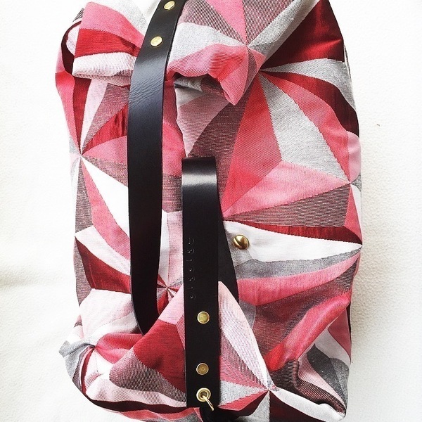 Καλοκαιρινή oversized τσάντα με κόκκινα γεωμετρικά σχέδια - δέρμα, ύφασμα, chic, καλοκαίρι, με φούντες, χιαστί, τσάντα, γεωμετρικά σχέδια, χειροποίητα, παραλία, θάλασσα, απαραίτητα καλοκαιρινά αξεσουάρ, θαλάσσης - 4
