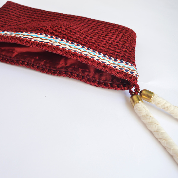 Τσαντάκι crochet με λεπτομέρεια - ύφασμα, clutch, crochet, τσάντα, κορδόνια, χειροποίητα, πλεκτές τσάντες - 5