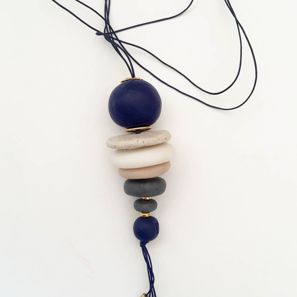 Μπλε Κολιε με χειροποίητες χάντρες και "πέτρες" - handmade, design, μακρύ, πηλός, μακραμέ, μέταλλο, κολιέ, χειροποίητα, πέτρες, minimal
