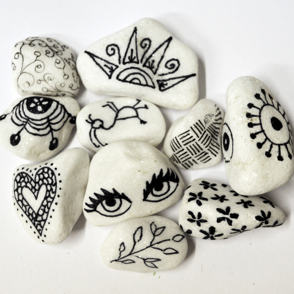 10 HandPainted B&W Pebbles / 10 Πέτρες ζωγραφισμένες στο χέρι - ζωγραφισμένα στο χέρι, δώρο, διακόσμηση, χειροποίητα, πέτρες, δώρα γάμου, personalised