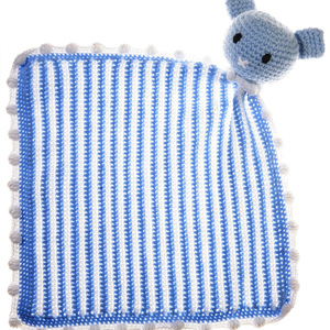 Πλεκτή κουβέρτα αγκαλίτσα με αρκουδάκι-Huggie bear in blue - πλεκτό, πολυεστέρας, αγόρι, δώρο, crochet, δώρα για βάπτιση, αρκουδάκι, βρεφικά, κουβέρτες