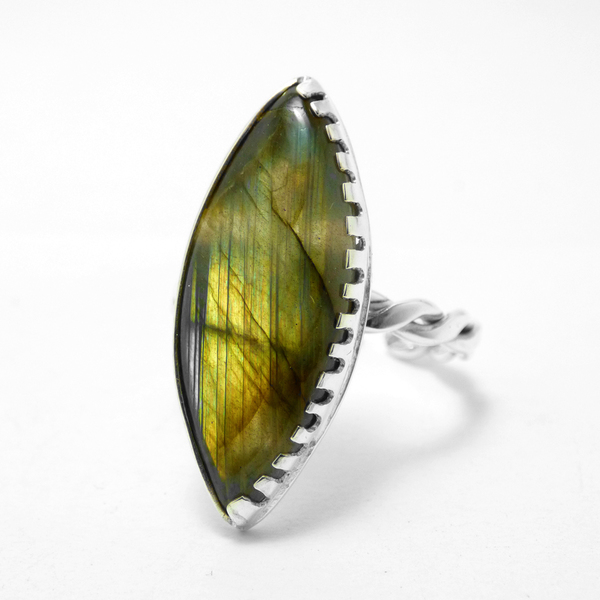 "Magic Gold Labradorite" - Χειροποίητο δαχτυλίδι επάργυρο με Λαβραδορίτη σε σχήμα Μαρκίσιο. - ημιπολύτιμες πέτρες, ημιπολύτιμες πέτρες, chic, handmade, βραδυνά, fashion, vintage, κλασσικό, design, ιδιαίτερο, μοναδικό, μοντέρνο, γυναικεία, καλοκαίρι, sexy, ανοιξιάτικο, σύρμα, χειμωνιάτικο, επάργυρα, επάργυρα, donkey, δαχτυλίδι, δαχτυλίδια, χειροποίητα, romantic, απαραίτητα καλοκαιρινά αξεσουάρ, κλασσικά, γυναίκα, unisex, unique, boho, ethnic