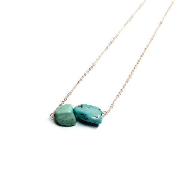 Κολιέ από γαλάζιες πέτρες "χαουλίτη" - ημιπολύτιμες πέτρες, καλοκαιρινό, minimal
