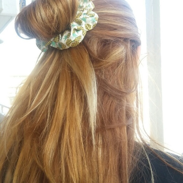 ''Pineapple'' scrunchie (αξεσουάρ μαλλιών) - καλοκαίρι, λαστιχάκι, χειροποίητα, summer, μαλλιά, must αξεσουάρ, για τα μαλλιά, λαστιχάκια μαλλιών - 2