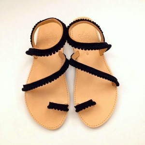 Pom pom strappy sandals - καλοκαιρινό, σανδάλι, pom pom, σανδάλια, minimal, μαύρα, φλατ