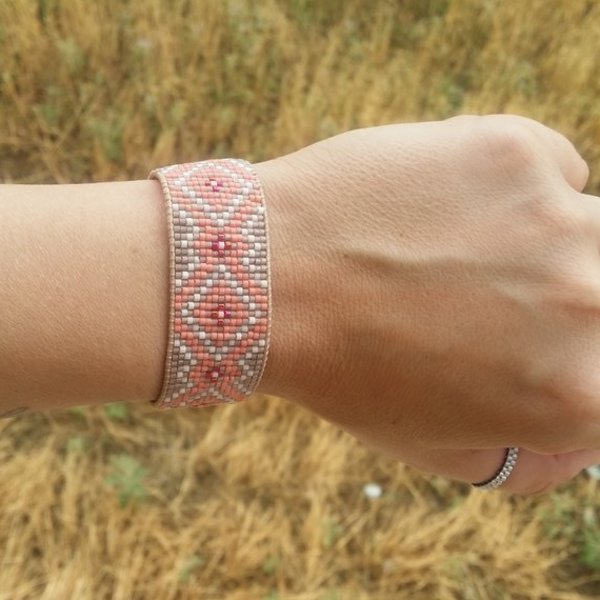 Coral summer bracelet, χειροποίητο βραχιόλι από χάντρες σε κοραλί χρώμα - handmade, καλοκαιρινό, μοναδικό, μοντέρνο, κορίτσι, δώρο, βραχιόλι, κορδόνια, γεωμετρικά σχέδια, χειροποίητα, χάντρες, miyuki delica, απαραίτητα καλοκαιρινά αξεσουάρ, must αξεσουάρ, δώρα για γυναίκες - 3