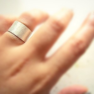 silver ring band 1.0| χειροποιητο δαχτυλιδι ασημι minimal unisex - chic, μονόχρωμες, fashion, vintage, κλασσικό, μόδα, ιδιαίτερο, μοναδικό, μοντέρνο, ασήμι 925, ανδρικά, μέταλλο, χειροποίητα, σφυρήλατο, σφυρήλατο, εντυπωσιακό, minimal, must, unisex, υποαλλεργικό, ευκολοφόρετο, διαχρονικό, amano, contemporary, νεανικό, trend, αυξομειούμενα - 2