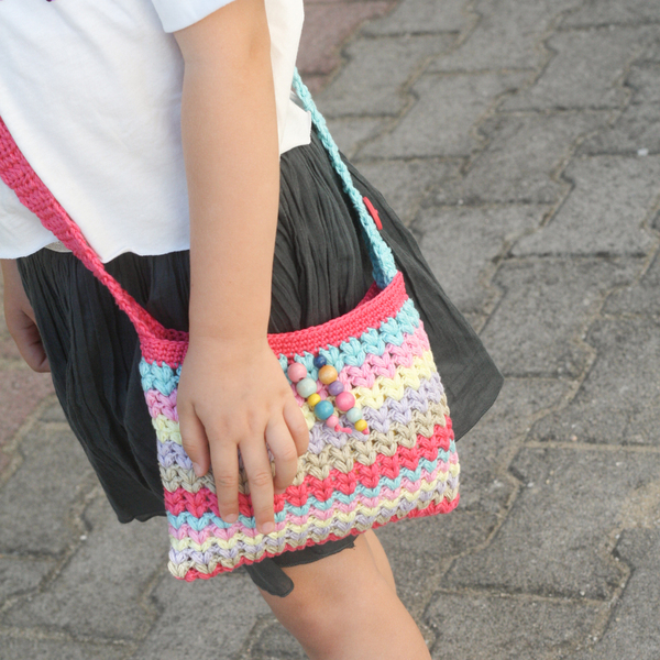 Πλεκτή τσάντα για κορίτσια - βαμβάκι, πλεκτό, κορίτσι, βελονάκι, τσάντα, χάντρες, κουμπί, must αξεσουάρ, για παιδιά, τσαντάκια - 5