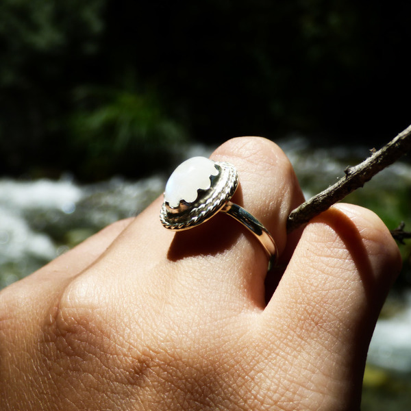 " Magic Moonstone ring " - Xειροποίητο επάργυρο δαχτυλίδι με Φεγγαρόπετρα! - statement, ημιπολύτιμες πέτρες, ημιπολύτιμες πέτρες, chic, handmade, βραδυνά, fashion, vintage, design, ιδιαίτερο, μοναδικό, μοντέρνο, γυναικεία, sexy, ανοιξιάτικο, χειμωνιάτικο, επάργυρα, επάργυρα, φεγγάρι, φεγγάρι, donkey, χειροποίητα, romantic, απαραίτητα καλοκαιρινά αξεσουάρ, must αξεσουάρ, κλασσικά, γυναίκα, unisex, unique, boho, ethnic - 5