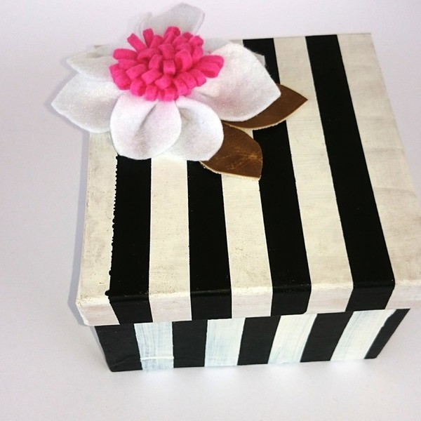 Flowers in the box - διακοσμητικό, τσόχα, λουλούδια, κουτί, ακρυλικό, δωράκι