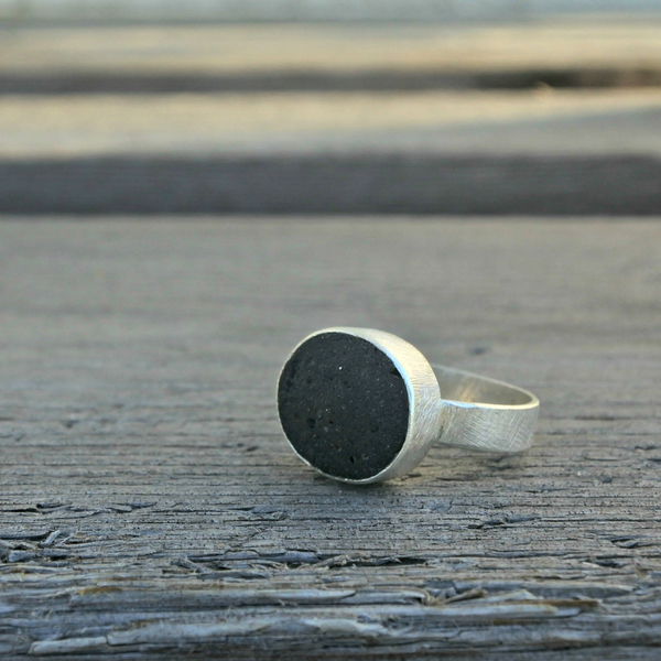 ○ Santorini I | δαχτυλίδι με πέτρα από τη Σαντορίνη, ασήμι 925 | ελληνικά νησιά - πέτρα, λάβα, ασήμι 925, χειροποίητα
