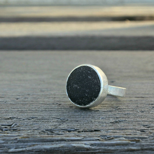 ○ Santorini II | δαχτυλίδι με πέτρα από τη Σαντορίνη, ασήμι 925 | ελληνικά νησιά - πέτρα, λάβα, ασήμι 925, χειροποίητα