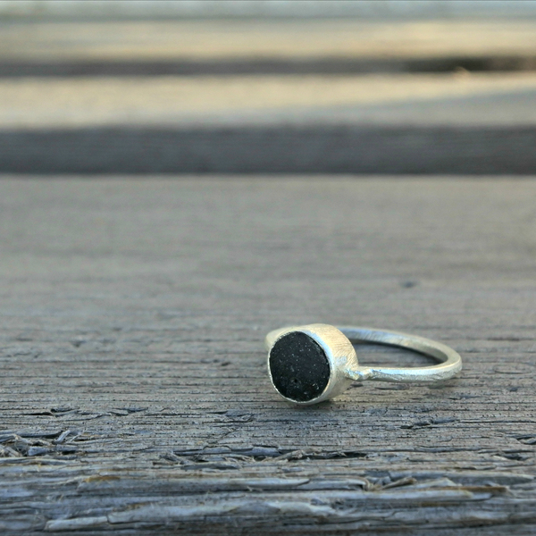 ○ Santorini IV | δαχτυλίδι με πέτρα από τη Σαντορίνη, ασήμι 925 | ελληνικά νησιά - πέτρα, λάβα, ασήμι 925, χειροποίητα