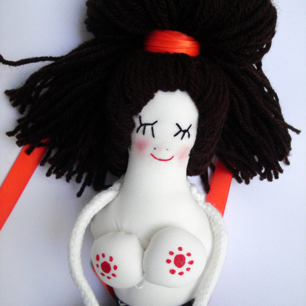 Χειροποίητη κούκλα Μινωίτισσα, εμπνευσμένη από το Μινωικό πολιτισμό - μαλλί, ύφασμα, κορδέλα, διακοσμητικό, design, ιδιαίτερο, μοναδικό, δώρο, χειροποίητα, κούκλες - 2
