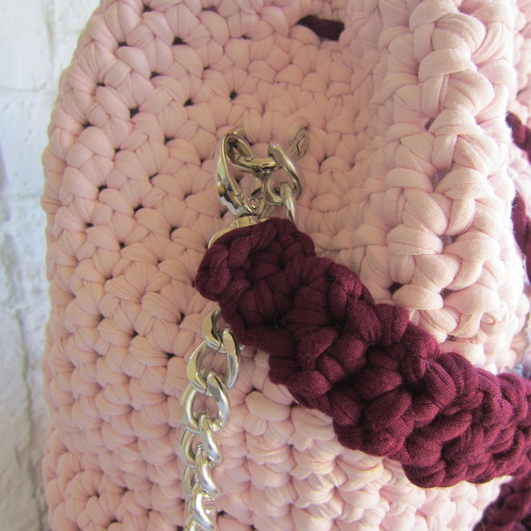 Ροζ πουγκί με μπορντό χερούλια - μονόχρωμες, πλεκτό, ώμου, πουγκί, πουγκί, crochet, βελονάκι, χειροποίητα, βαμβακερό νήμα, πλεκτές τσάντες - 4