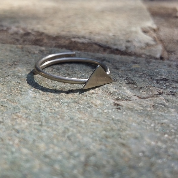 _triangle ring - χειροποίητο δαχτυλίδι με τρίγωνο σχέδιο - handmade, καλοκαιρινό, μοντέρνο, ορείχαλκος, αλπακάς, δαχτυλίδι, γεωμετρικά σχέδια, χειροποίητα, summer, minimal, βεράκια, μικρά, boho, rock, μπρούντζος, αυξομειούμενα, φθηνά - 3