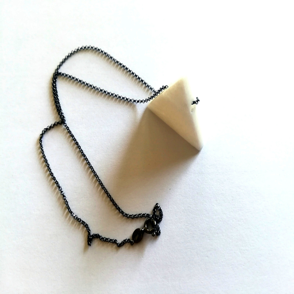 "Τρίγωνο" μαρμάρινο Χειροποίητο κρεμαστό. - ημιπολύτιμες πέτρες, κολιέ, χειροποίητα, minimal, unique, κρεμαστά, gift idea - 2