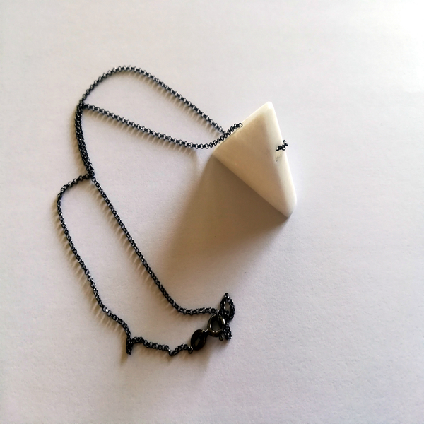 "Τρίγωνο" μαρμάρινο Χειροποίητο κρεμαστό. - ημιπολύτιμες πέτρες, κολιέ, χειροποίητα, minimal, unique, κρεμαστά, gift idea - 3