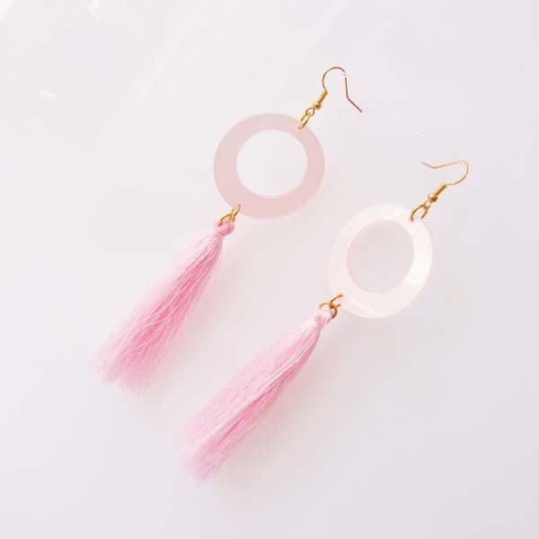Ροζ σκουλαρίκια - μοντέρνο, γυναικεία, με φούντες, must αξεσουάρ, plexi glass