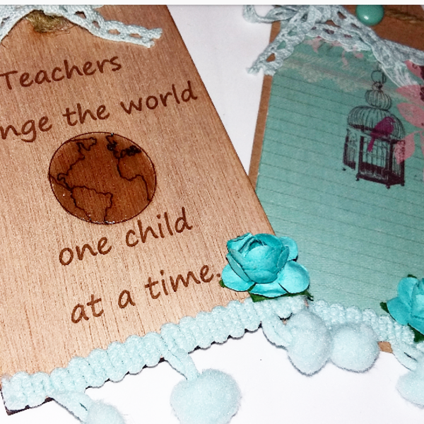 Δωράκι " Teachers Change The World!" - κορδέλα, ξύλο, χαρτί, δώρο, σχολικό, χειροποίητα, διακοσμητικά, δώρα για δασκάλες, ξύλινα διακοσμητικά τοίχου - 2