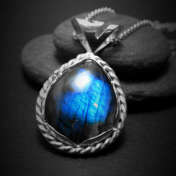 " Mystic blue Labradorite" - Χειροποίητο επάργυρο μενταγιόν με σκούρο Blue royal Λαβραδορίτη! - ημιπολύτιμες πέτρες, ημιπολύτιμες πέτρες, αλυσίδες, αλυσίδες, βραδυνά, fashion, vintage, design, ιδιαίτερο, μοναδικό, μοντέρνο, γυναικεία, sexy, επάργυρα, επάργυρα, donkey, χειροποίητα, romantic, must αξεσουάρ, κλασσικά, γυναίκα, unique, boho, ethnic - 2