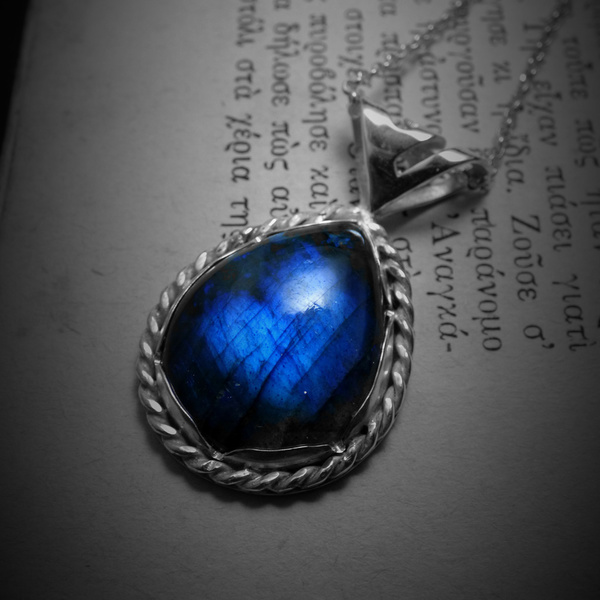 " Mystic blue Labradorite" - Χειροποίητο επάργυρο μενταγιόν με σκούρο Blue royal Λαβραδορίτη! - ημιπολύτιμες πέτρες, ημιπολύτιμες πέτρες, αλυσίδες, αλυσίδες, βραδυνά, fashion, vintage, design, ιδιαίτερο, μοναδικό, μοντέρνο, γυναικεία, sexy, επάργυρα, επάργυρα, donkey, χειροποίητα, romantic, must αξεσουάρ, κλασσικά, γυναίκα, unique, boho, ethnic - 4