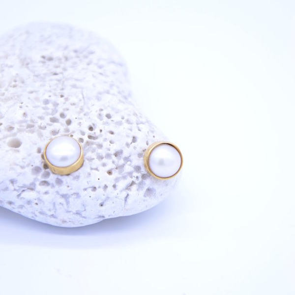 ''Classic'' stud earrings - μαργαριτάρι, επιχρυσωμένα, χειροποίητα - 2