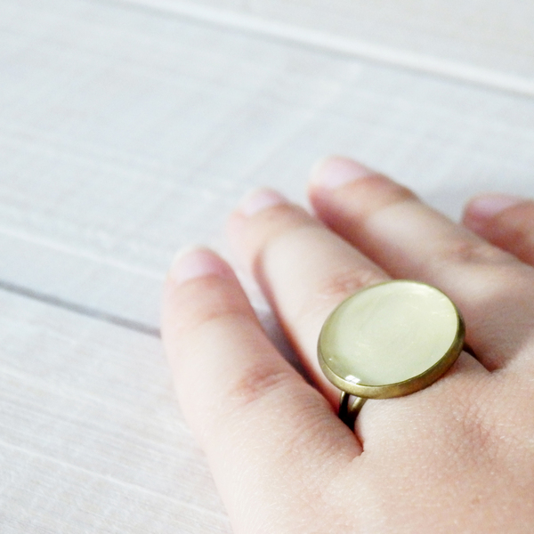 *Cream Drop* | Μπρονζέ Δαχτυλίδι σε Κρεμ ιριδίζουσα απόχρωση με Υγρό Γυαλί - γυαλί, γυαλί, μέταλλο, δαχτυλίδι - 4