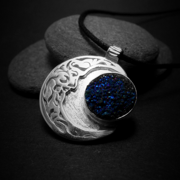 "Druzy Blue Moon " - Χειροποίητο επάργυρο μενταγιόν με druzy Ορυκτό Αχάτη! - δέρμα, ημιπολύτιμες πέτρες, ημιπολύτιμες πέτρες, αχάτης, αχάτης, βραδυνά, fashion, vintage, design, ιδιαίτερο, μοναδικό, μοντέρνο, γυναικεία, sexy, επάργυρα, επάργυρα, φεγγάρι, donkey, κορδόνια, χειροποίητα, romantic, πριγκίπισσα, κλασσικά, γυναίκα, unique, boho, ethnic - 2