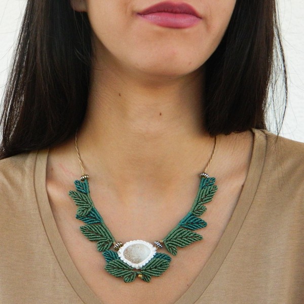 Leaves -- Macrame necklace - γυναικεία, πέτρα, δώρο, μακραμέ, κορδόνια, χειροποίητα, χάντρες, μεταλλικά στοιχεία - 2