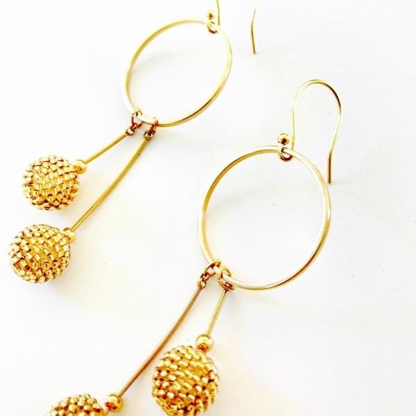Κρεμαστά σκουλαρίκια Gold Ball - μοντέρνο, επιχρυσωμένα, δώρο, σκουλαρίκια, χάντρες, γενέθλια, για γάμο, για εκείνη - 2