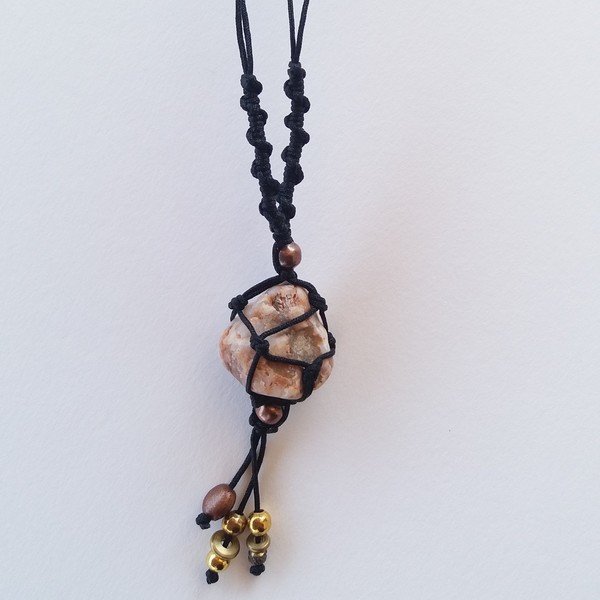 StonePouch -- Macrame necklace - handmade, μοντέρνο, γυναικεία, πέτρα, μακραμέ, κολιέ, κορδόνια, χειροποίητα, χάντρες, minimal, boho, κρεμαστά