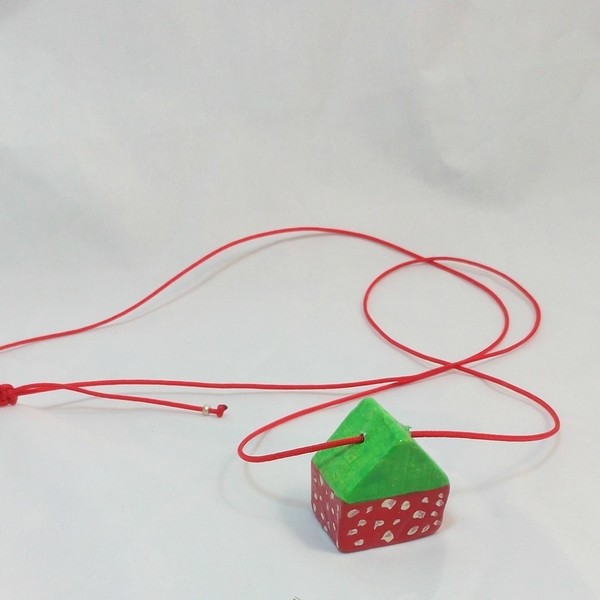 The strawberry house - μακρύ, επάργυρα, κορίτσι, πηλός, cute, κορδόνια, σπιτάκι, μακραμέ κούμπωμα